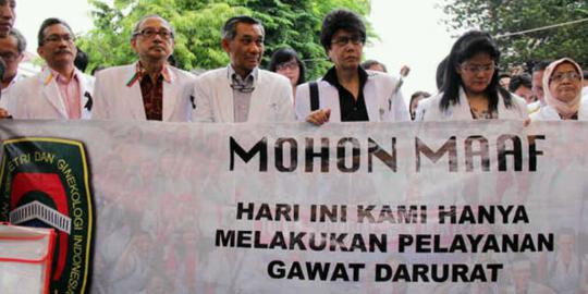 Pasien tumor ngamuk di tengah demo dokter di RSUD Soetomo