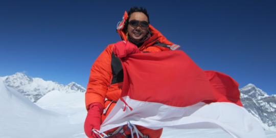 Lebih sulit dari Everest, pendaki RI capai puncak Ama Dablam