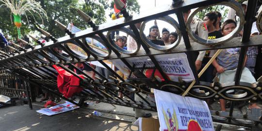 Sekali lagi robohkan pagar, buruh akan dipidanakan Jokowi