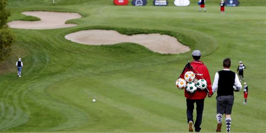 Banyak petir, turnamen golf Indonesia Open 2013 dihentikan