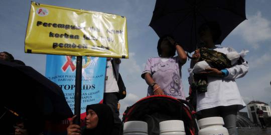 Wanita remaja rentan terkena HIV AIDS