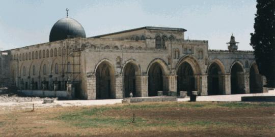 Kompleks Masjid Al-Aqsa ditutup usai Yahudi dan muslim bentrok