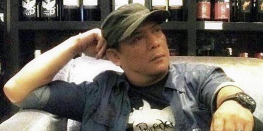 Sitok ngaku setubuhi mahasiswi UI, istri tetap setia mendampingi