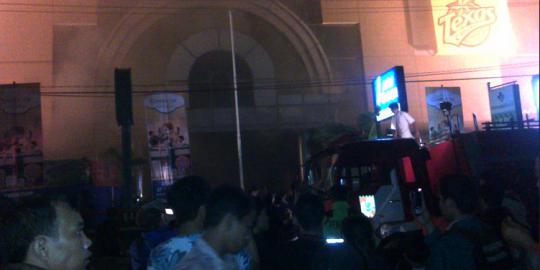 Plaza Citra Matahari di Pekanbaru terbakar