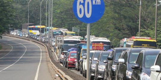 Buruh blokir Tol Ciujung, jalur Jakarta-Serang macet 10 km