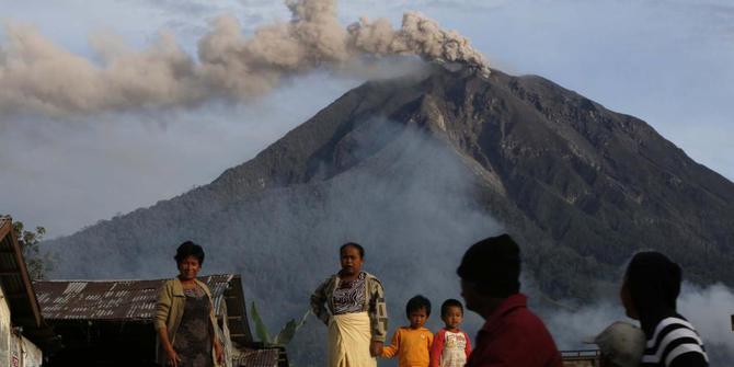 Ini riwayat erupsi dan letusan Gunung Sinabung merdeka com