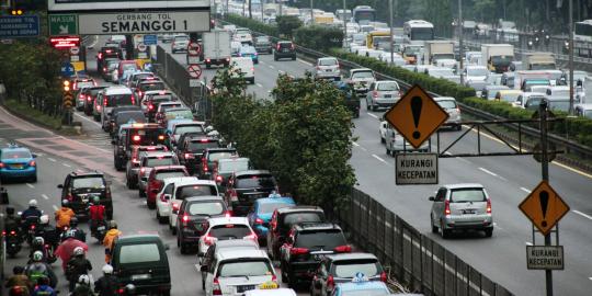 Kepadatan kendaraan jelang kenaikan tarif tol dalam kota