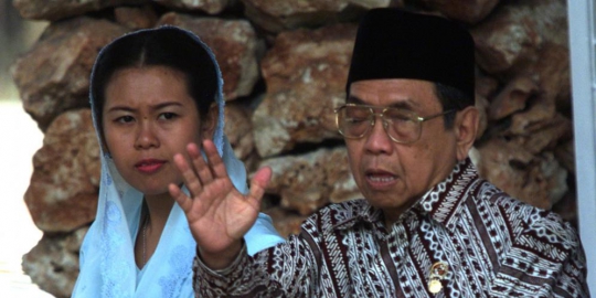 nyentil anggota dpr berjuluk prof ternyata profokator rev4