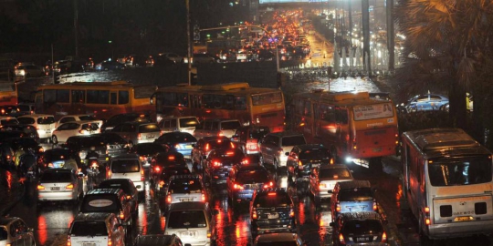 ada segunung masalah di jakarta rev1