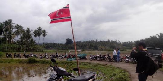 Milad GAM, polisi turunkan bendera Bulan Bintang di Aceh