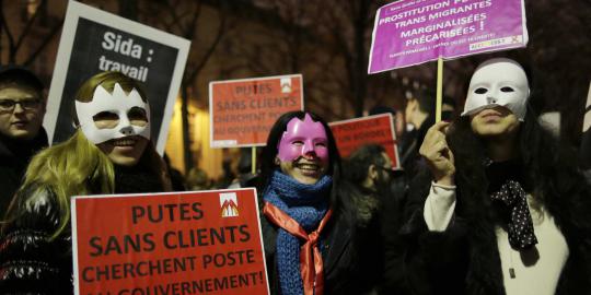 Puluhan PSK di Paris demo tolak revisi undang-undang prostitusi