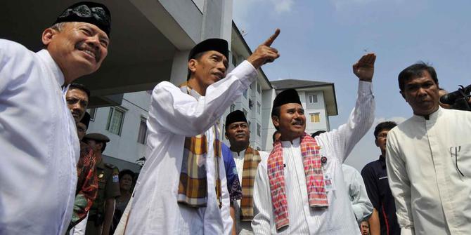 Pakai baju  betawi Jokowi dipuji ganteng oleh Menakertrans 
