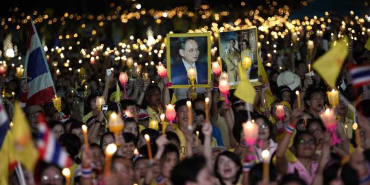 Kemeriahan Thailand di perayaan HUT Raja Bhumibol Adulyadej