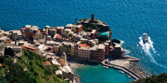 9 kota kecil di italia yang begitu memanjakan mata