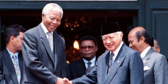 Cerita Mandela minta uang kepada Soeharto setelah keluar penjara