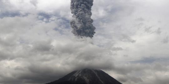 Meletus, Gunung Marapi semburkan asap setinggi 350 meter