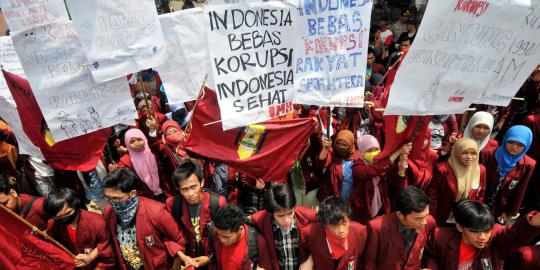 Peringati Hari Antikorupsi, puluhan mahasiswa demo di Gedung KPK