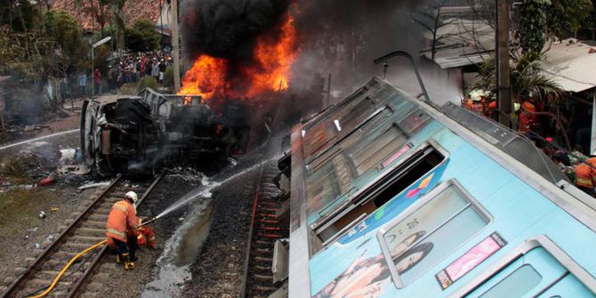 PT KAI salahkan truk tangki penyebab kecelakaan di Bintaro | merdeka.com