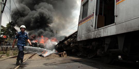 6 Fakta kecelakaan maut KRL tabrak truk tangki di Bintaro