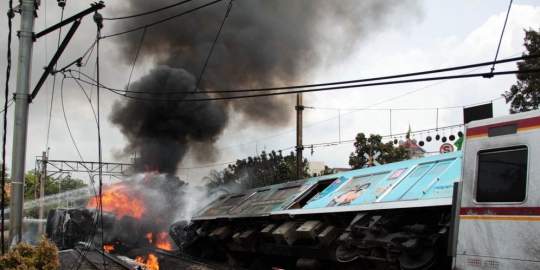 satpam dan alat penyelamat di krl rev2