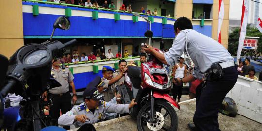 Ahok: Polisi cepek di Jakarta prat-prit 3 jam dapat Rp 100 ribu