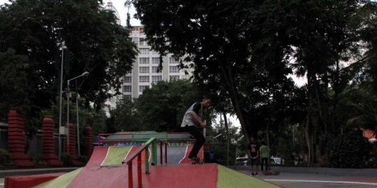 memiliki fasilitas komplet rev1