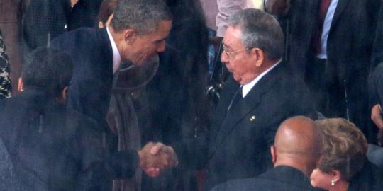 Obama jabat tangan pemimpin komunis Kuba untuk pertama kalinya