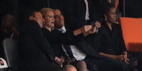 Obama, PM Inggris dan PM Denmark foto narsis bareng gaya alay