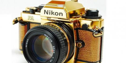 Limited Edition, Nikon FA berbalut emas 24 karat!