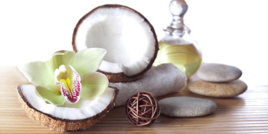 5 Manfaat menakjubkan minyak kelapa untuk rambut