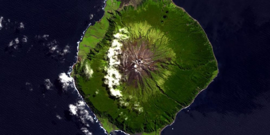 cunha inggris pulau berpenghuni paling terpencil di dunia rev1