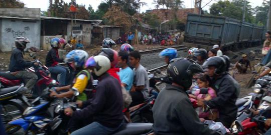 Berangkat kerja, pegawai UGM tewas tersambar kereta