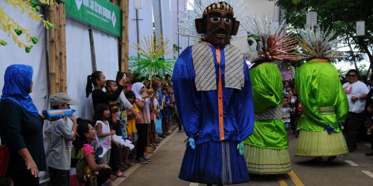 Kemeriahan festival adat Betawi di Kanal Banjir Timur