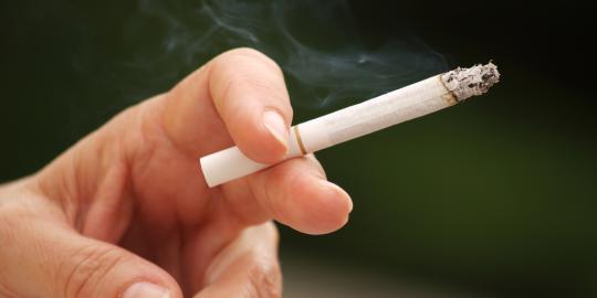 Merokok ternyata bisa menangkal penyakit lever