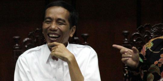 Jokowi: Saya masih makan nasi jadi bukan dewa