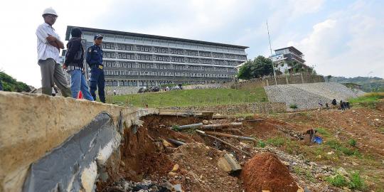 Proyek Hambalang dibangun di wilayah rawan bencana