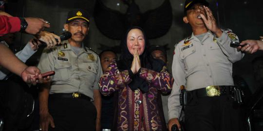 Sekretaris pribadi dan ajudan Ratu Atut dicegah ke luar negeri