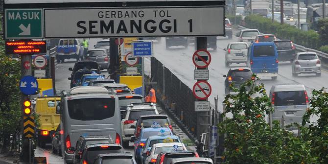 Kepolisian klaim buka tutup  pintu  tol  hari kedua lancar 