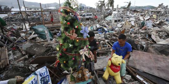 Nestapa korban Topan Haiyan sambut Natal di puing reruntuhan