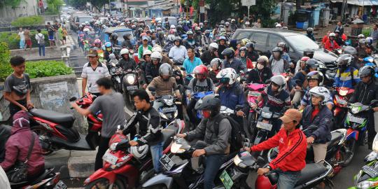 Keruwetan putaran arah di Pramuka bikin macet lalin hingga 5 km