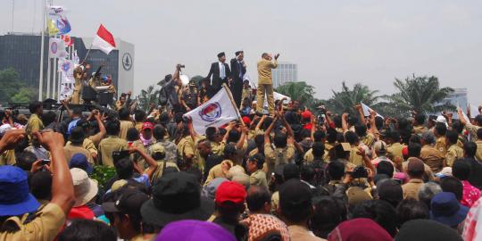 Ribuan perangkat desa demo desak DPR sahkan RUU Desa