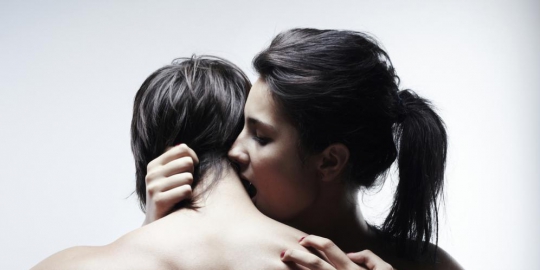 dari atap saat hendak bercinta