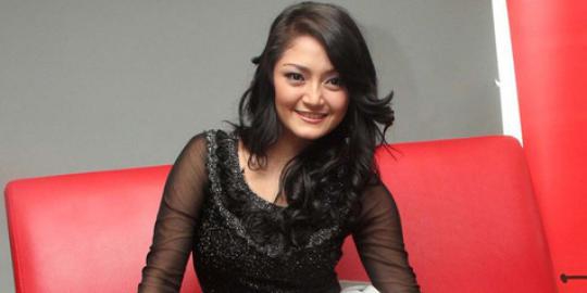 foto-foto bugil milik penyanyi dangdut ini beredar