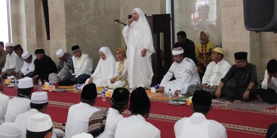 Ribuan warga Banten hadiri tahlilan 40 hari suami Ratu Atut