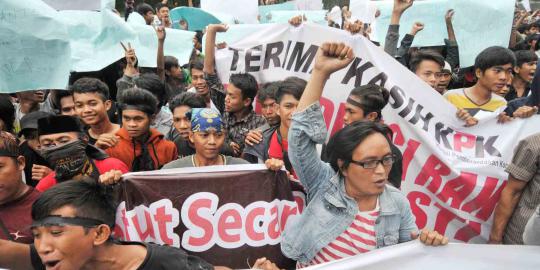 Pendukung Atut menyesal siang-siang demo KPK