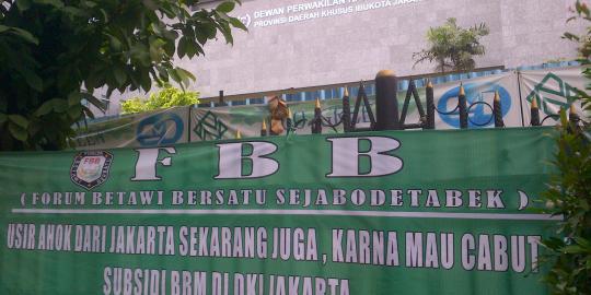 Muncul spanduk bertuliskan usir Ahok dari Jakarta