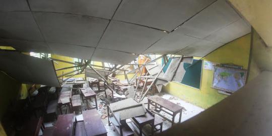 Dikerjakan asal-asalan, sekolah di Banten ambruk