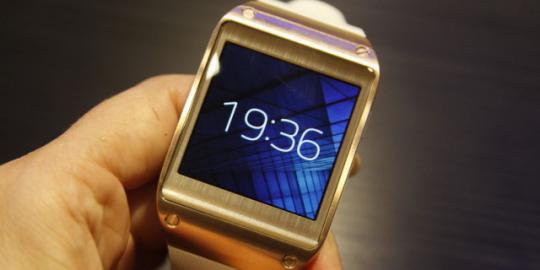 Rekrut teknisi Apple, Samsung siap buat penerus Galaxy Gear