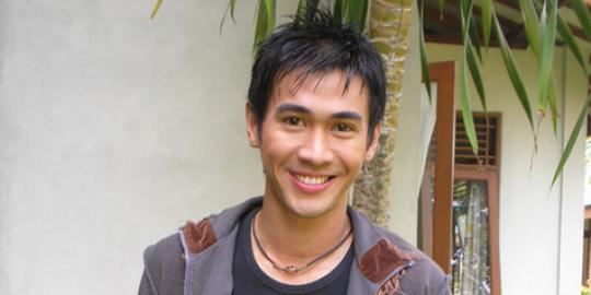 Hessel Steven Ngaku Sekadar Lepas Kangen Dengan Dewi Perssik