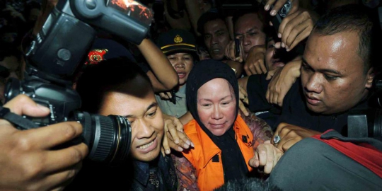 perawatan dan make up wajah ratu atut merah merah rev1